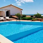 Casa de Férias Private Pool With Panoramic Views Split Over 2 Levels / Aircon / New Pool.