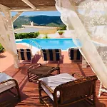 Private Pool With Panoramic Views Split Over 2 Levels / Aircon / New Pool. Casa de Férias Chia