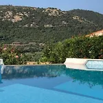 Private Pool With Panoramic Views Split Over 2 Levels / Aircon / New Pool. Casa de Férias