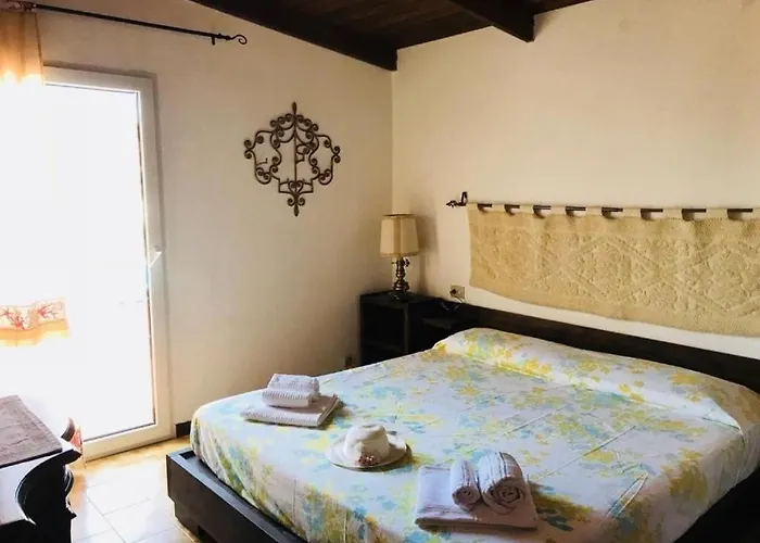 Private Pool With Panoramic Views Split Over 2 Levels / Aircon / New Pool. Nyaraló