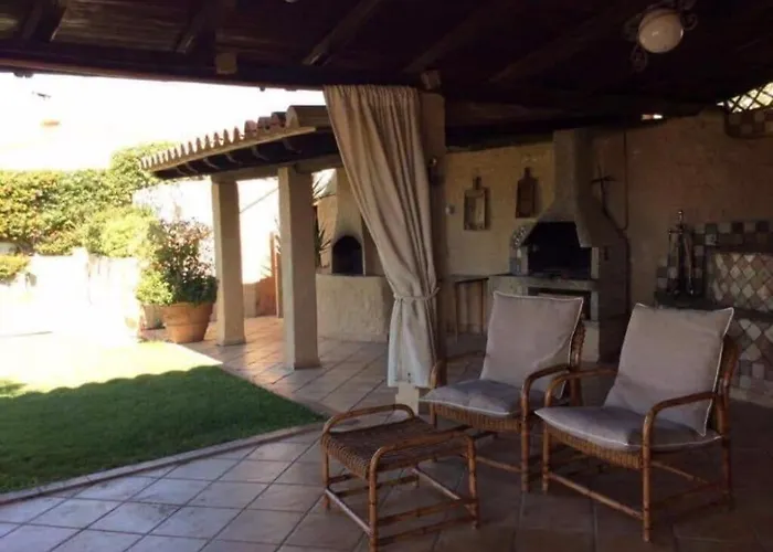 Private Pool With Panoramic Views Split Over 2 Levels / Aircon / New Pool.