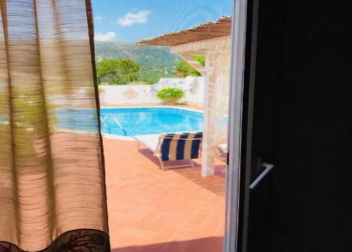 Private Pool With Panoramic Views Split Over 2 Levels / Aircon / New Pool. * キア