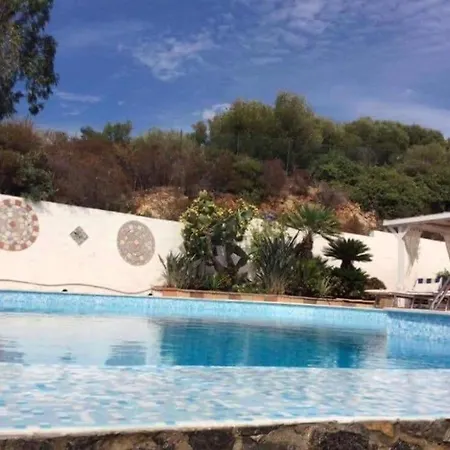 Dom wakacyjny Private Pool With Panoramic Views Split Over 2 Levels / Aircon / New Pool.