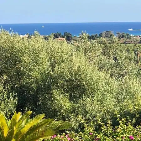 Private Pool With Panoramic Views Split Over 2 Levels / Aircon / New Pool. Chia