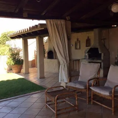 Private Pool With Panoramic Views Split Over 2 Levels / Aircon / New Pool.