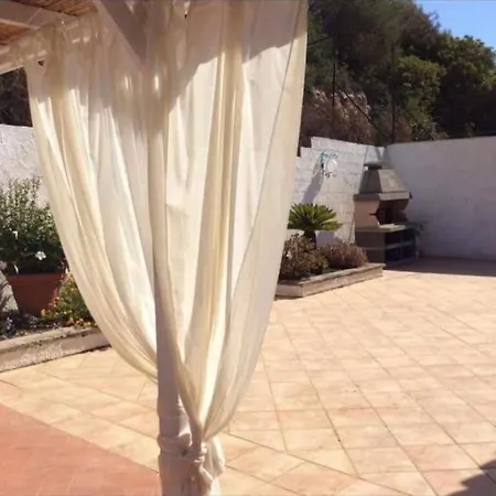 Dom wakacyjny Private Pool With Panoramic Views Split Over 2 Levels / Aircon / New Pool. Chia