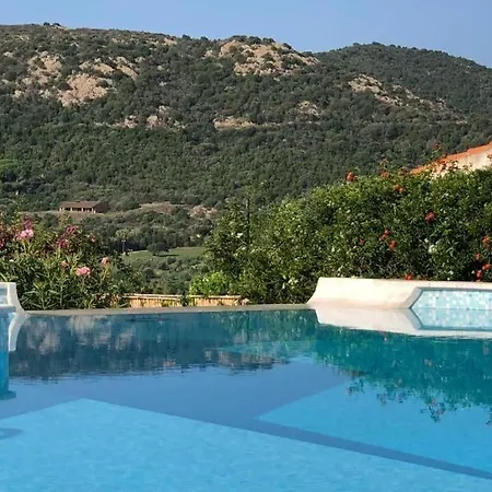 Private Pool With Panoramic Views Split Over 2 Levels / Aircon / New Pool. Dom wakacyjny